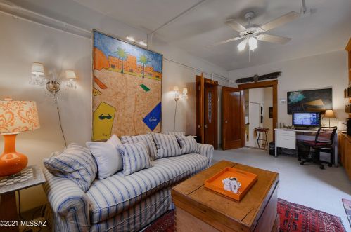 309 1 St, Tucson AZ 85705-7818 exterior