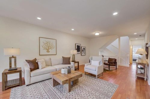 1064 Schwerin St, Daly City, CA 94014-1621