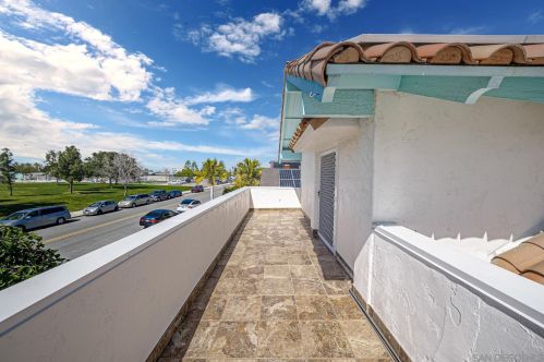 11225 Westonhill Dr, San Diego CA  92126-1447 exterior
