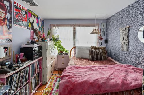 17 Grant Pl, Tinton Falls NJ  07701-2117 exterior