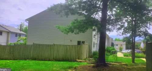 425 Reneau Way, Herndon VA  20170-4521 exterior