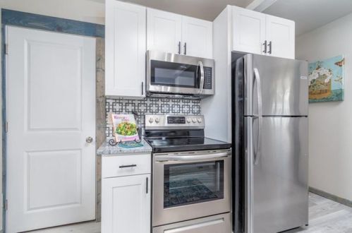 602 New Castle St, Zelienople PA  16063-1049 exterior