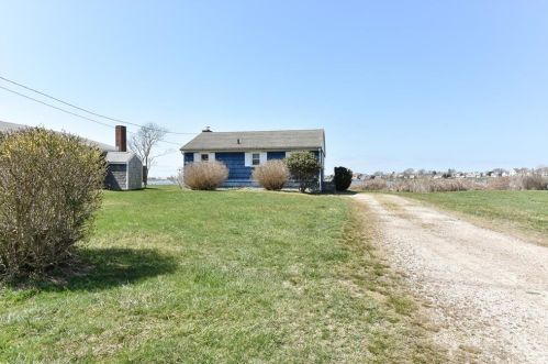 31 Sunset Shore Dr, South Kingstown RI  02882-5426 exterior