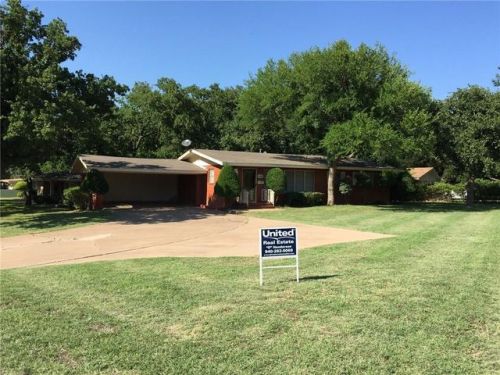 1415 Brazos St, Graham, TX 76450-4904