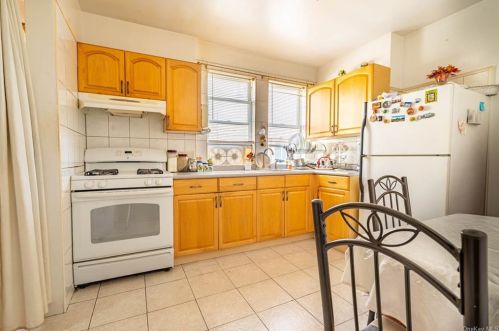 1847 Barnes Ave, Bronx NY  10462-3607 exterior