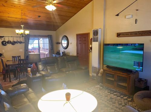 2135 State Ln, Big Bear City CA  92314-9698 exterior