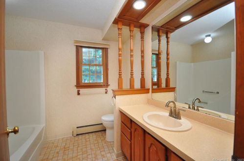 156 Carriage Way, Windsor CT 06095-2008 exterior