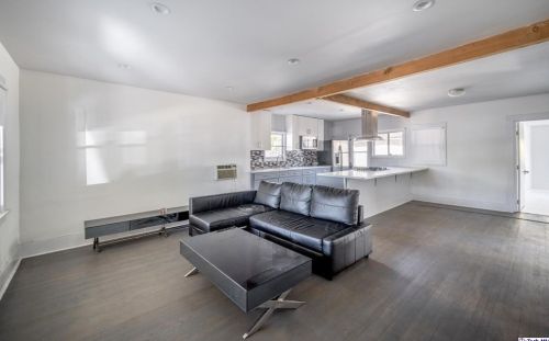 1118 Columbus Ave, Glendale, CA 91202-2320