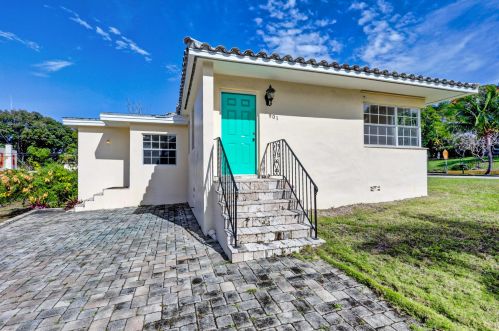 901 39th St, West Palm Beach, FL 33407-4011