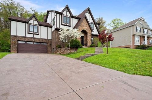 1015 Noble Pine Ct, Trafford, PA 15085-9786