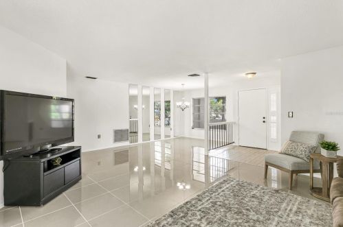 214 Leafwood Rd, Tarpon Springs, FL 34689-3810