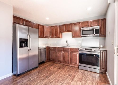 36 Lincoln Dr, Gales Ferry CT  06335-1627 exterior