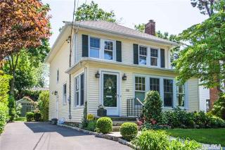 132 Hillcrest Ave, North Hills, NY 11030-2318