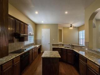 2022 Midhurst Dr, Allen TX  75013-4715 exterior