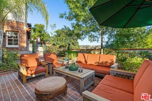 2300 Gardner Pl, Glendale CA 91206 exterior