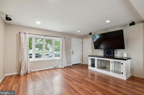 336 2nd St, Florence, NJ 08518-1404