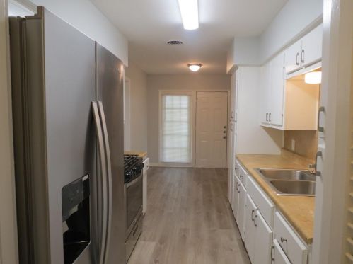 609 Aspen St, Lancaster TX  75134-3207 exterior