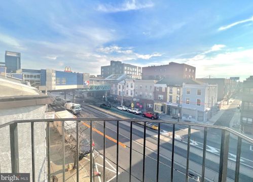 117 Girard Ave, Philadelphia PA  19123-1604 exterior