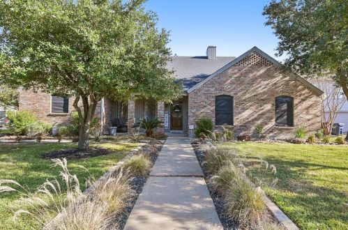 2301 Briargate Dr, Bryan, TX 77802-2112
