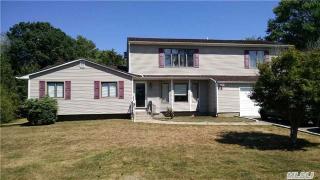 7 River Ln, Brookhaven, NY 11719-9743