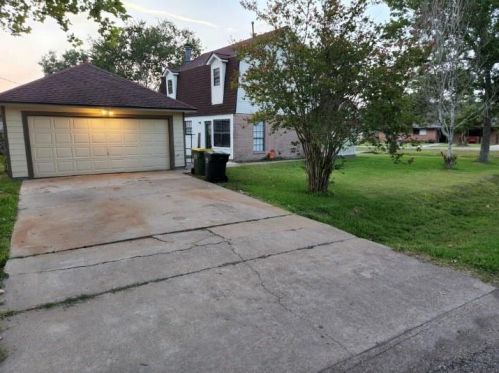 3402 Meadowville Dr, Pearland, TX 77581-2425