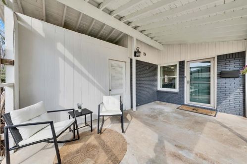 2102 Bristol Dr, Austin, TX 78723-2020