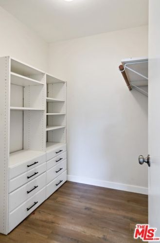 14147 Leadwell St, Van Nuys CA  91405-2440 exterior