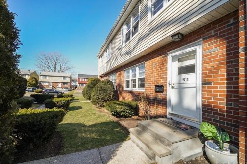 37 Nelson St, Stamford, CT 06902-7411