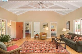 13049 Broadway Ter, Oakland, CA 94611-1238