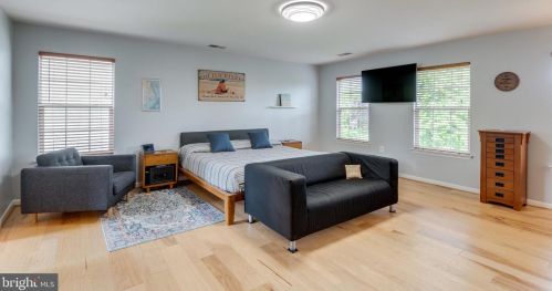 167 Alpine Dr, Leesburg VA 20175-6172 exterior