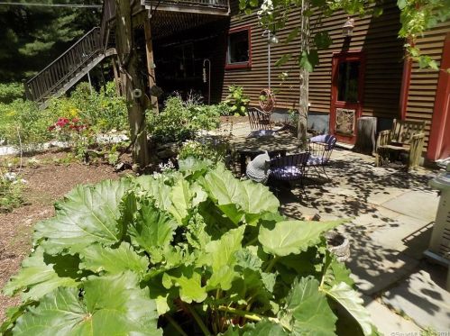 646 Branchville Rd, Ridgefield CT  06877-6128 exterior