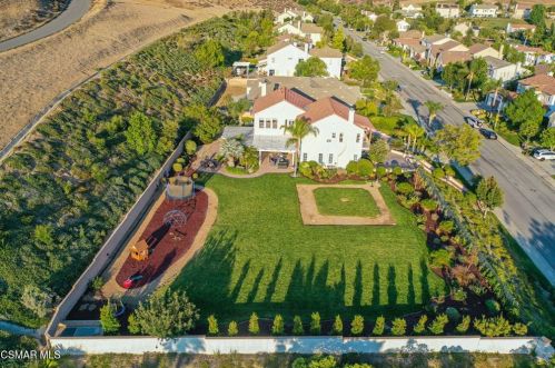 5391 Evening Sky Dr, Simi Valley CA  93063-5744 exterior