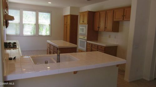 1004 Poplar Ct, Simi Valley CA 93065-6015 exterior