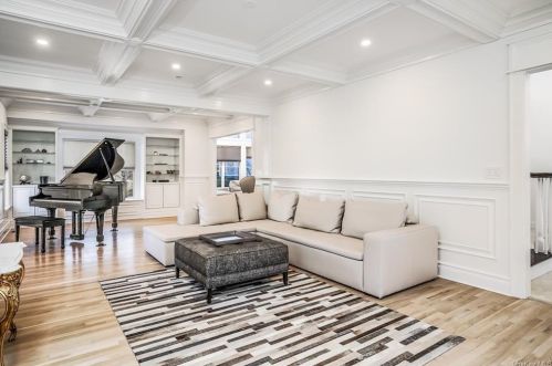 100 Stonewall Cir, White Plains NY  10604-1124 exterior