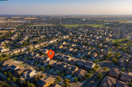 16785 Ore Claim Trl, Lathrop CA  95330-8842 exterior