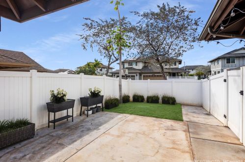 424 Malamalama St, Kapolei HI  96707-2094 exterior