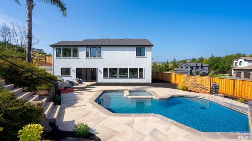 2270 Newgate Ct, Santa Rosa, CA 95404-7664