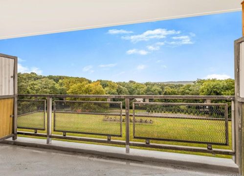 4705 Henry Hudson Pkwy, Bronx NY  10471-3213 exterior