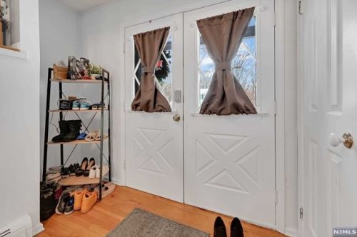 40 Carriage Ln, West Milford Lakes NJ  07480-1820 exterior