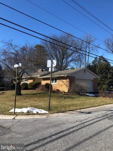 67 Brookside Ave, Swatara, PA 17033-2102