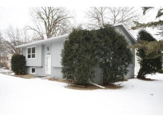 1206 Harbor Ln, Minneapolis, MN 55447-4575