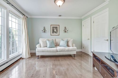 15 Frost Valley Rd, Mount Sinai NY  11766-1401 exterior