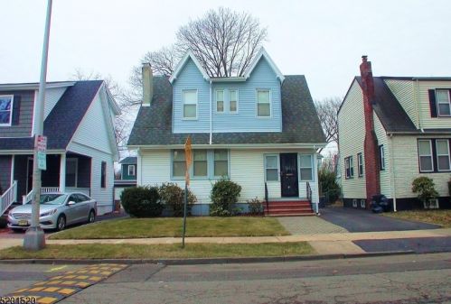 174 Oak St, East Orange, NJ 07018-2712