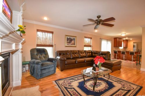 45 Crystal Brook Hollow Rd, Mount Sinai NY  11766-1606 exterior