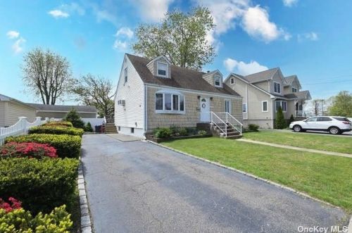 2426 Cottage Ct, North Bellmore, NY 11710-4407