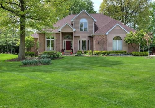 6378 Pebblecreek Dr, Cleveland OH  44131-3229 exterior
