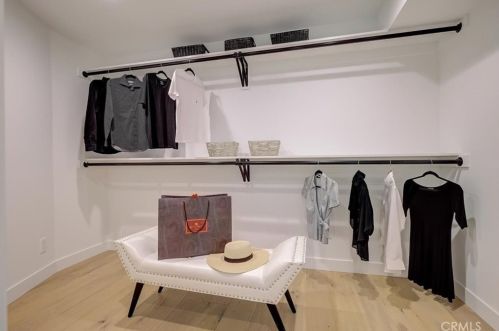 16627 Gilmore St, Van Nuys CA  91406-5610 exterior