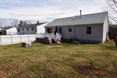 78 Vineyard Ave, Cumberland, RI 02864-7249