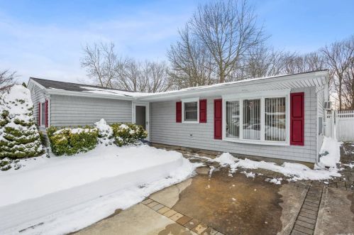 184 8th Ave, Holtsville NY  11742-2344 exterior