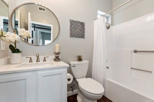 126 33 St, Newport Beach CA  92663-3028 exterior